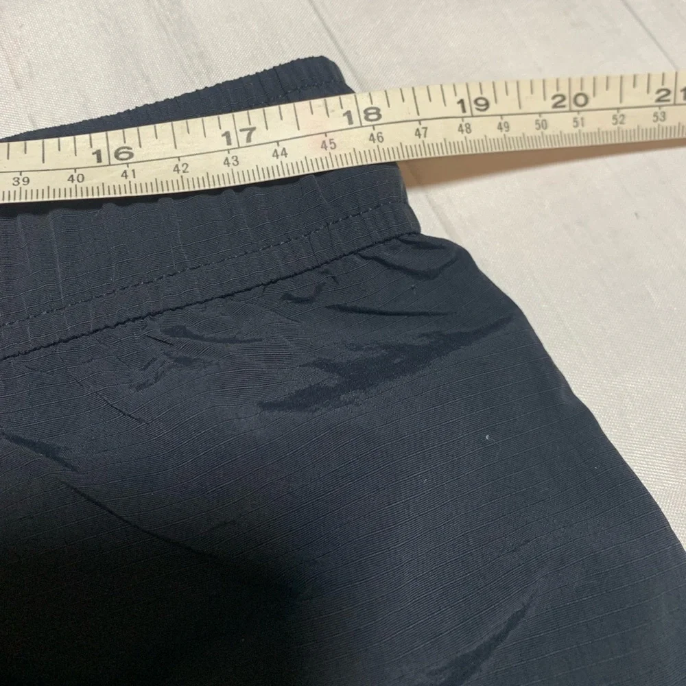 Eddie Bauer Ripstop Tech Shorts Men Black Cargo Pockets Elastic Waist. Size L.